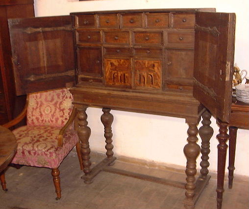 Kabinettschrank