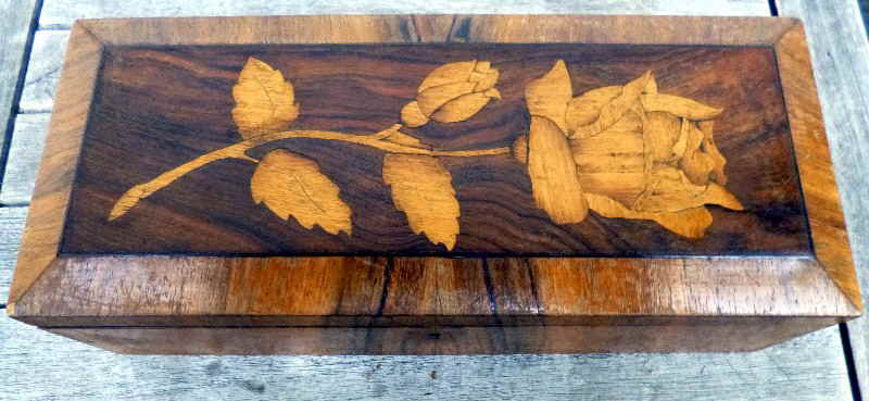 Holzkstchen mit intarsierter Rose 50863x