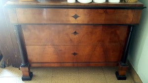 Biedermeier Nussbaumkommode 29d Biedermeier Nussbaumkommode 29d