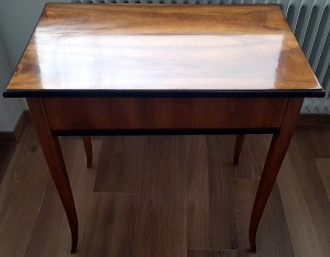 Biedermeier Nusstischen Schub schwarze Leisten 38d Biedermeier Nusstischen Schub schwarze Leisten 38d